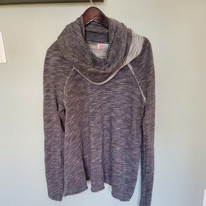 Cute cowl neck light sweatshirt (XL)